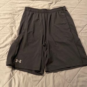 Black Under Armour Athletic Shorts L